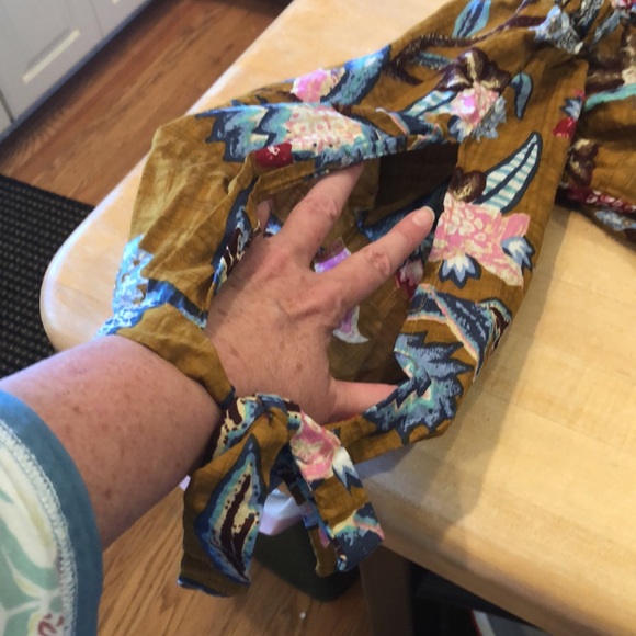 Off the Shoulder Floral top - Picture 4 of 5